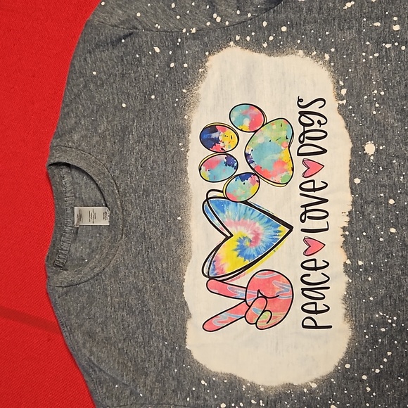 GILDAN 'Peace Love Dogs' multicolor graphic tee gray Medium faux splatter - Picture 2 of 6